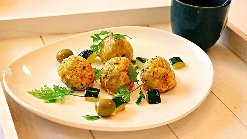 Boulettes de poisson, un plat protéiné pour le premier jour du régime à six pétales